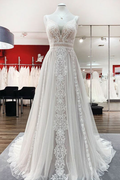 Einfaches langes A-Linien-Brautkleid mit Tüllspitze und offenem Rücken