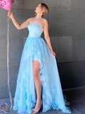 Himmelblaues High Low A-Linien-Ballkleid mit trägerlosem Tüll und Spitze und Schlitz