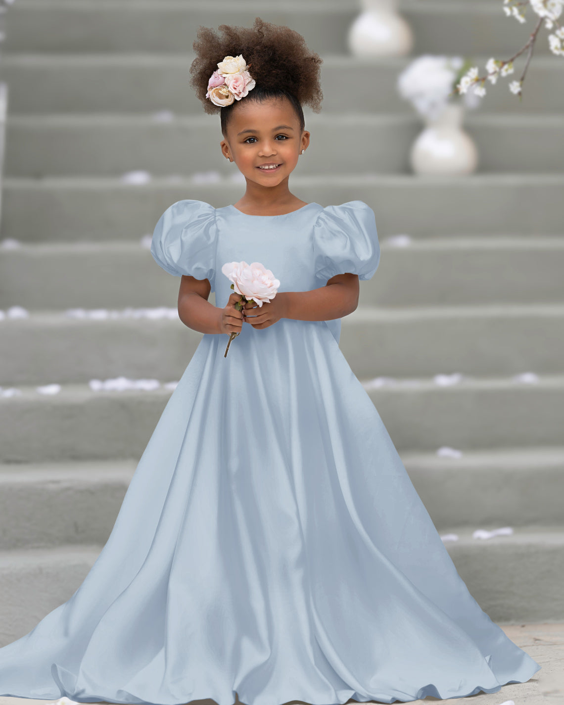 Vestido para niña de las flores con cola larga, mangas abullonadas, lazo en la espalda y botones