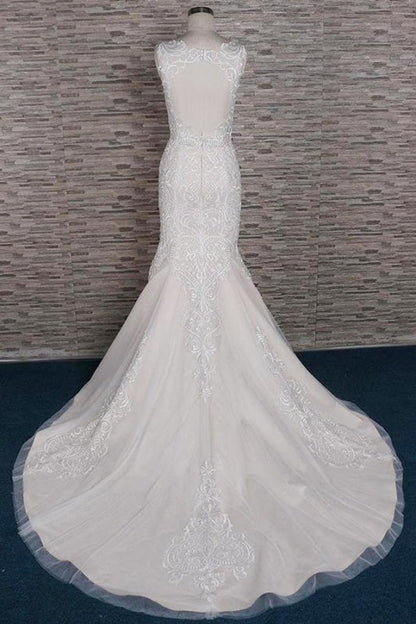 Elegantes vestidos de novia de corte sirena con apliques de escote cuadrado