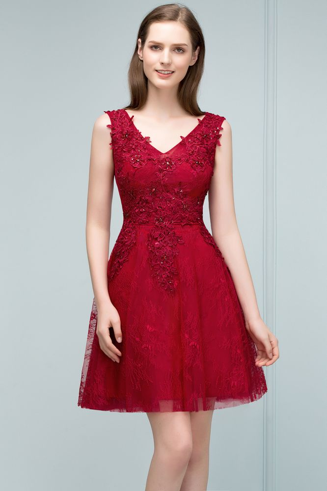 Ärmelloses kurzes A-Linien-Ballkleid mit V-Ausschnitt und Spitzenapplikationen aus Tüll