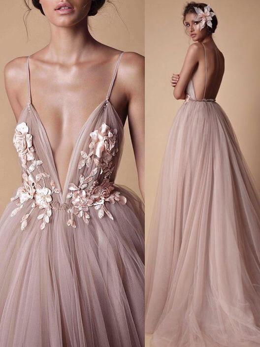 Vestidos de novia playeros con escote en V profundo y tirantes finos con apliques WD321