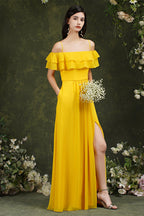 Vestido de fiesta de tul con tirantes finos, hombros descubiertos y abertura frontal