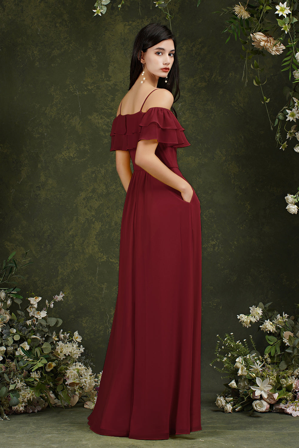 Vestido de fiesta de tul con tirantes finos, hombros descubiertos y abertura frontal