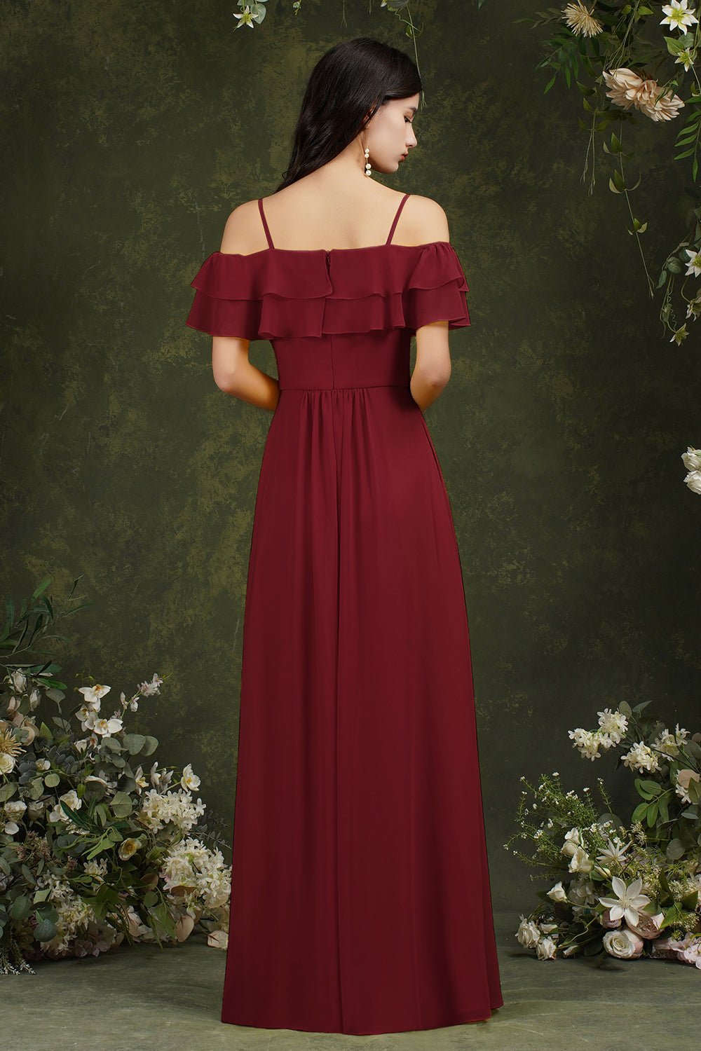 Vestido de fiesta de tul con tirantes finos, hombros descubiertos y abertura frontal