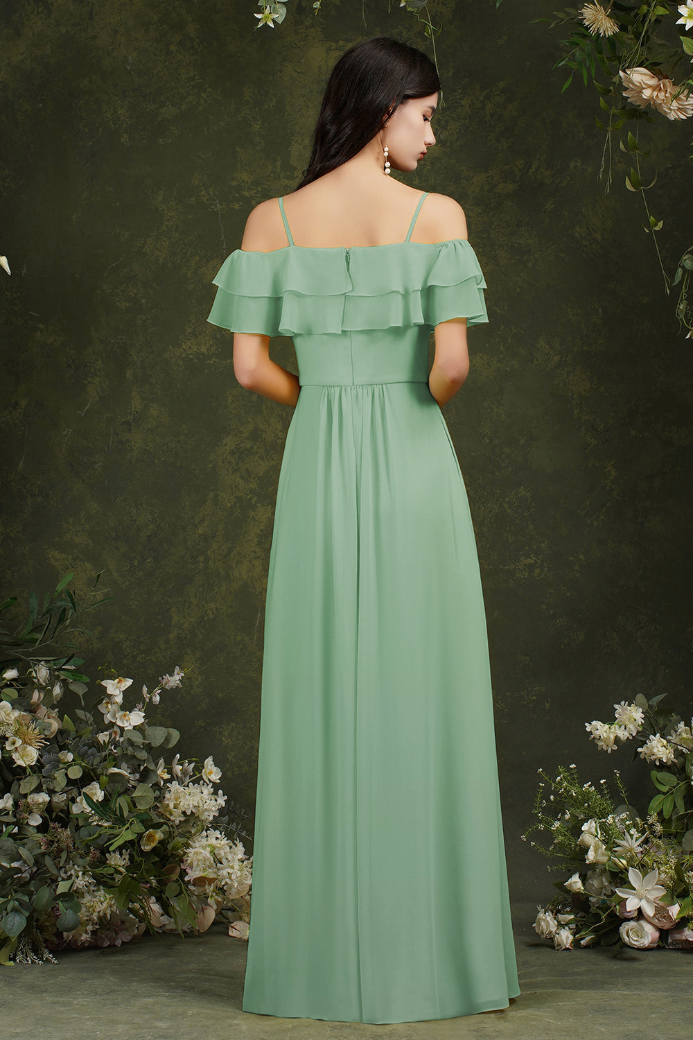 Vestido de fiesta de tul con tirantes finos, hombros descubiertos y abertura frontal