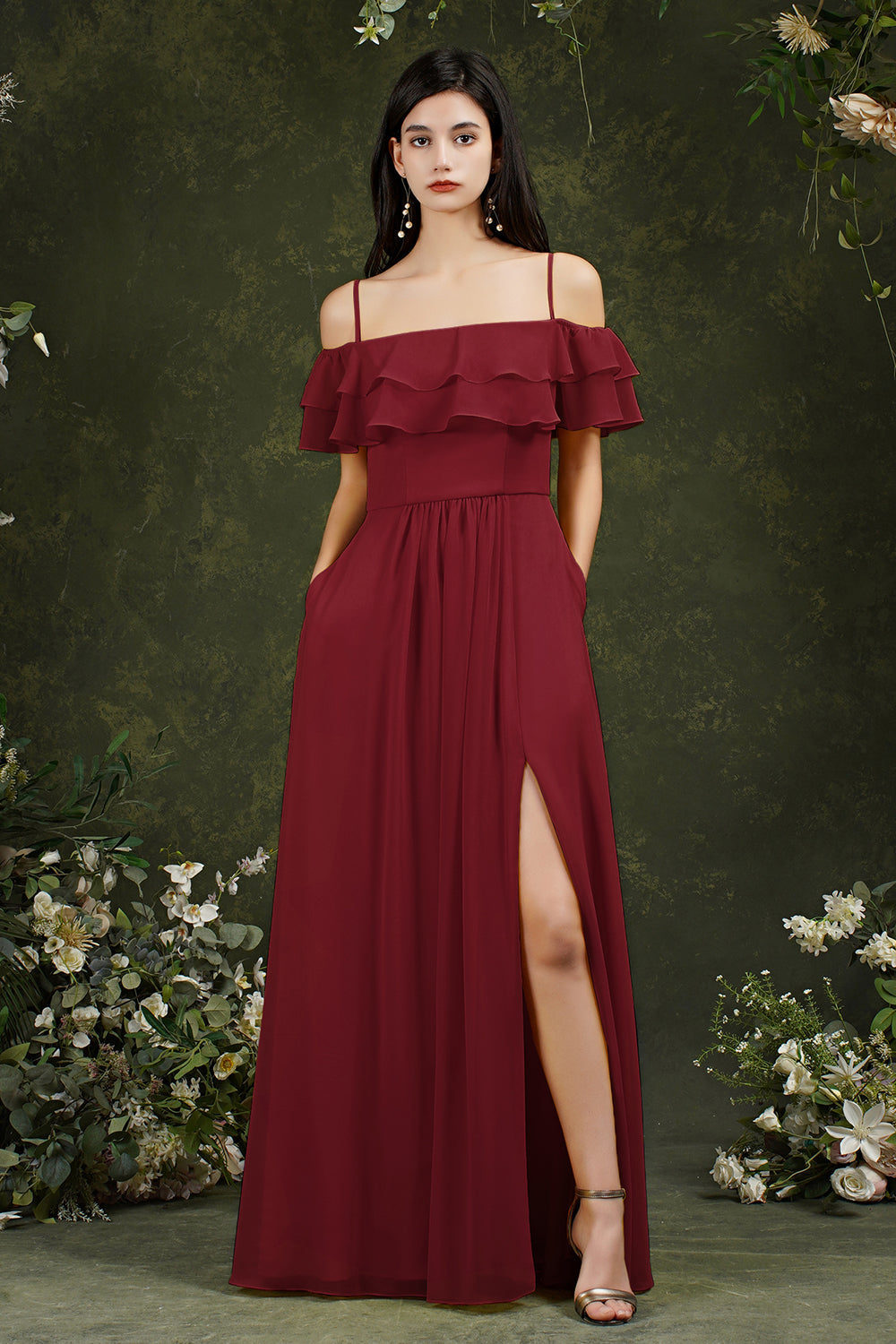 Vestido de fiesta de tul con tirantes finos, hombros descubiertos y abertura frontal