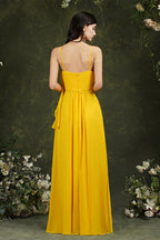Vestido de fiesta largo de tul con tirantes finos y abertura frontal