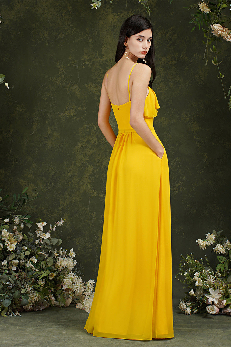 Vestido de fiesta largo de tul con tirantes finos y abertura frontal