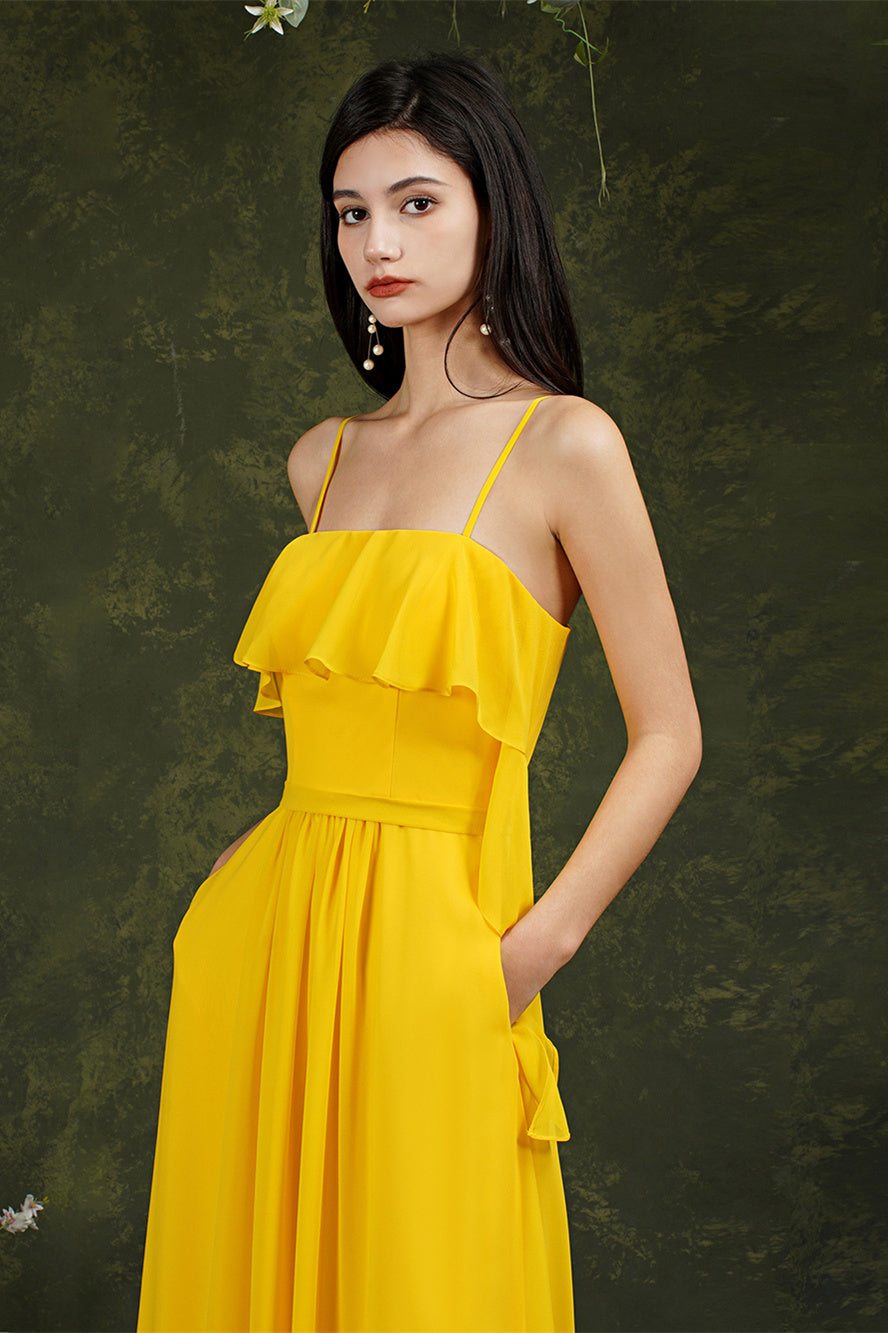 Vestido de fiesta largo de tul con tirantes finos y abertura frontal