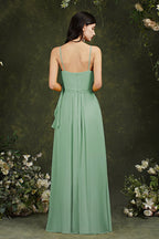 Vestido de fiesta largo de tul con tirantes finos y abertura frontal