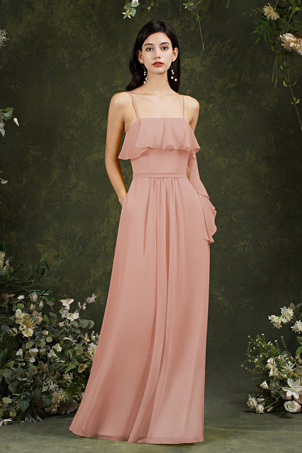 Vestido de fiesta largo de tul con tirantes finos y abertura frontal