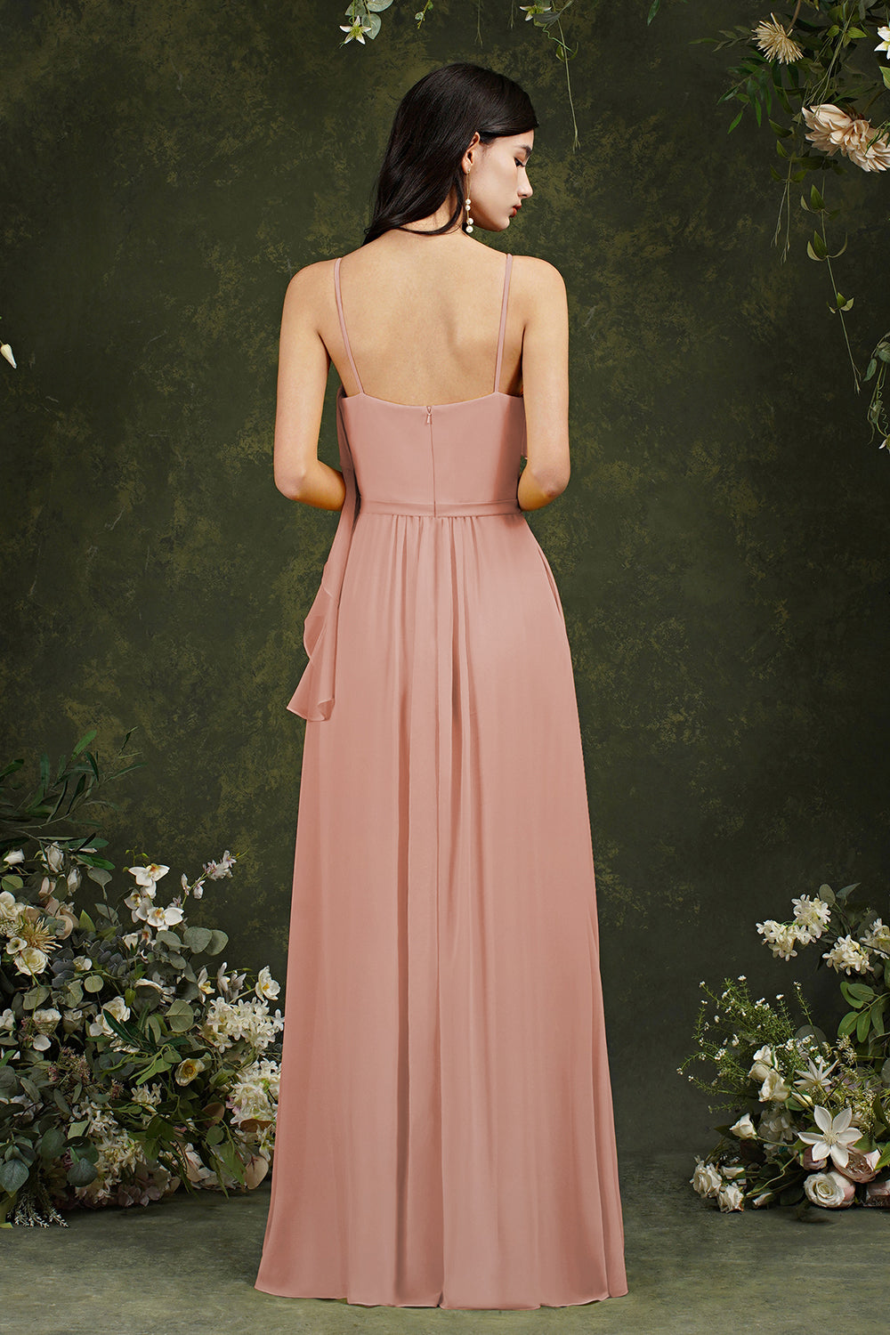 Vestido de fiesta largo de tul con tirantes finos y abertura frontal