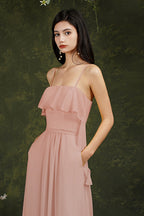 Vestido de fiesta largo de tul con tirantes finos y abertura frontal