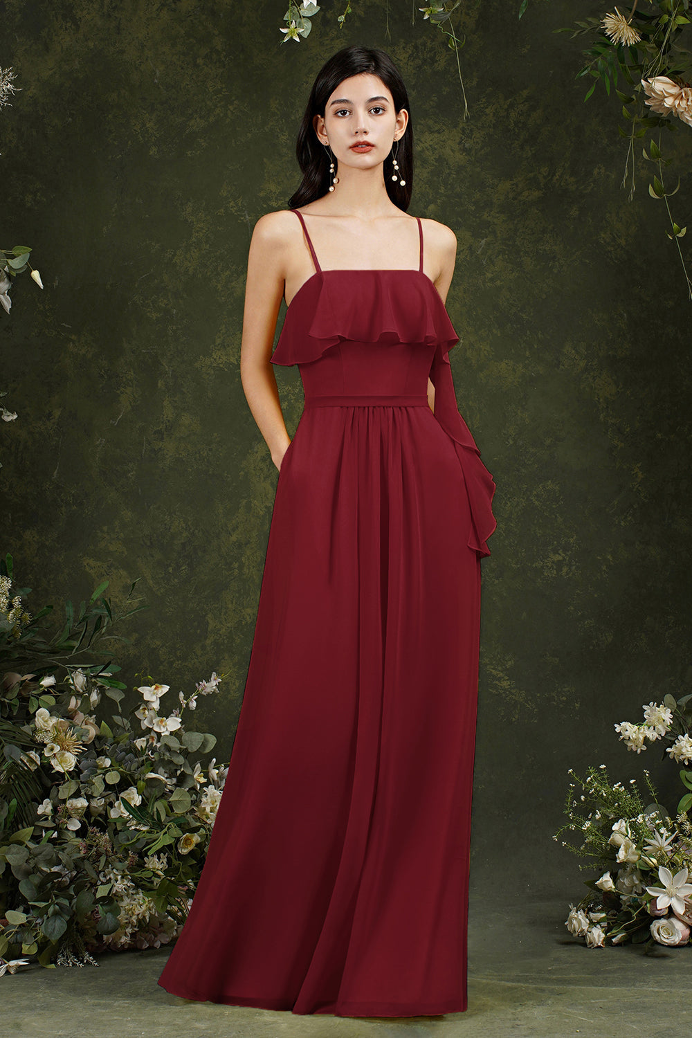 Vestido de fiesta largo de tul con tirantes finos y abertura frontal