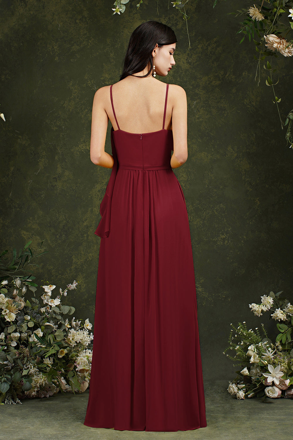 Vestido de fiesta largo de tul con tirantes finos y abertura frontal