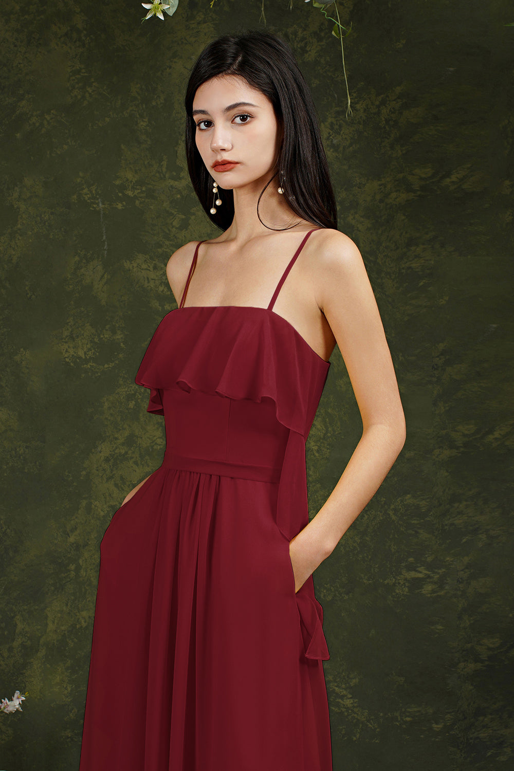 Vestido de fiesta largo de tul con tirantes finos y abertura frontal