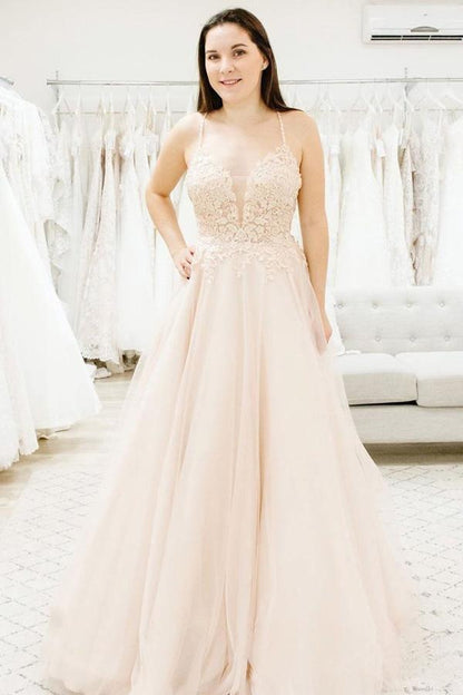 Vestido de novia con escote en V profundo y tirantes finos WD458