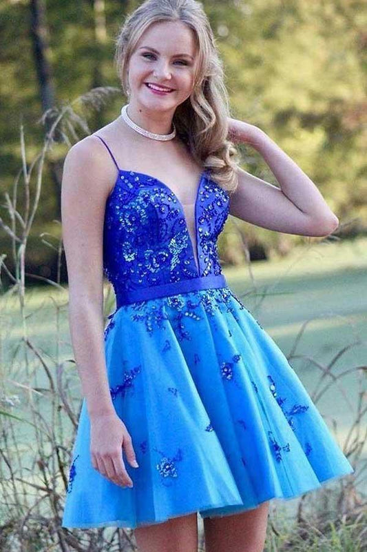 Blaues Homecoming-Kleid mit Spaghettiträgern, tiefem Ausschnitt und Perlenapplikationen PD198