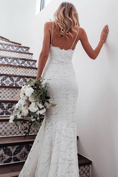 Vestido de novia color marfil con tirantes finos, corte sirena y encaje WD061