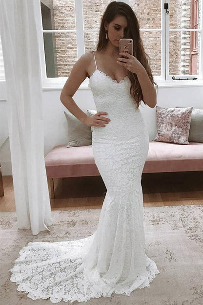 Vestido de novia color marfil con tirantes finos, corte sirena y encaje WD061