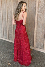 Vestido de fiesta largo con tirantes finos y lentejuelas rojas