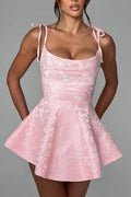 Glamouröses Spaghettiträger-Mini-Partykleid aus Satin mit Jacquard-Ärmel