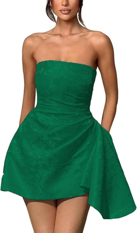 Hermoso minivestido de fiesta de satén fruncido, sin tirantes, con estampado floral de jacquard y bolsillo.
