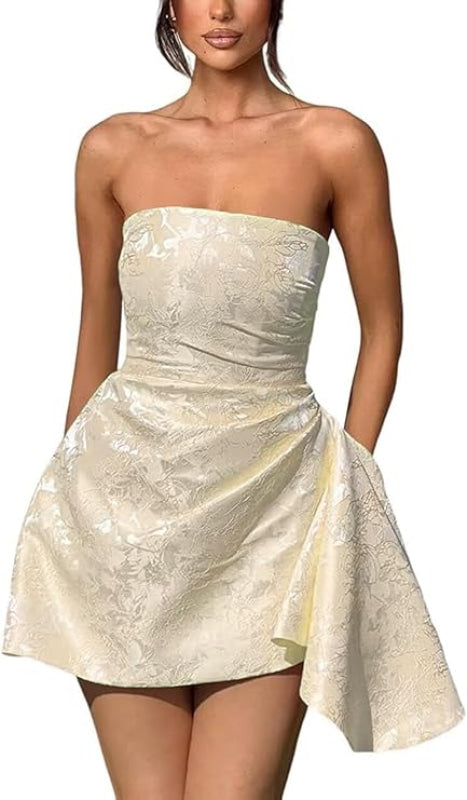 Hermoso minivestido de fiesta de satén fruncido, sin tirantes, con estampado floral de jacquard y bolsillo.