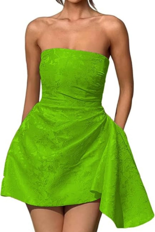 Hermoso minivestido de fiesta de satén fruncido, sin tirantes, con estampado floral de jacquard y bolsillo.