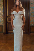 Glitzerndes, weißes, schulterfreies Ballkleid mit Pailletten