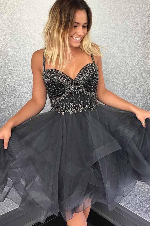Vestido corto de fiesta de tul gris con cuentas brillantes y pedrería PG161