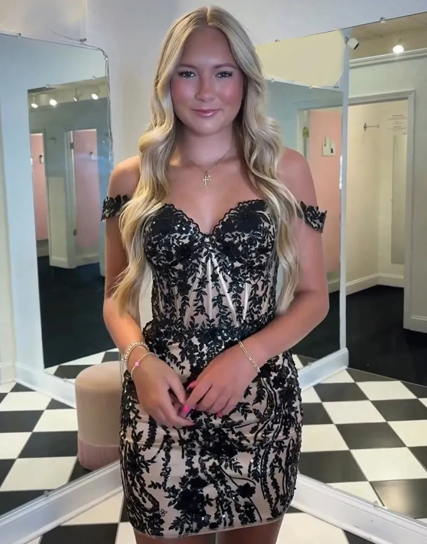 Glitzerndes schwarzes, enges, schulterfreies Korsett-Homecoming-Kleid mit Applikationen