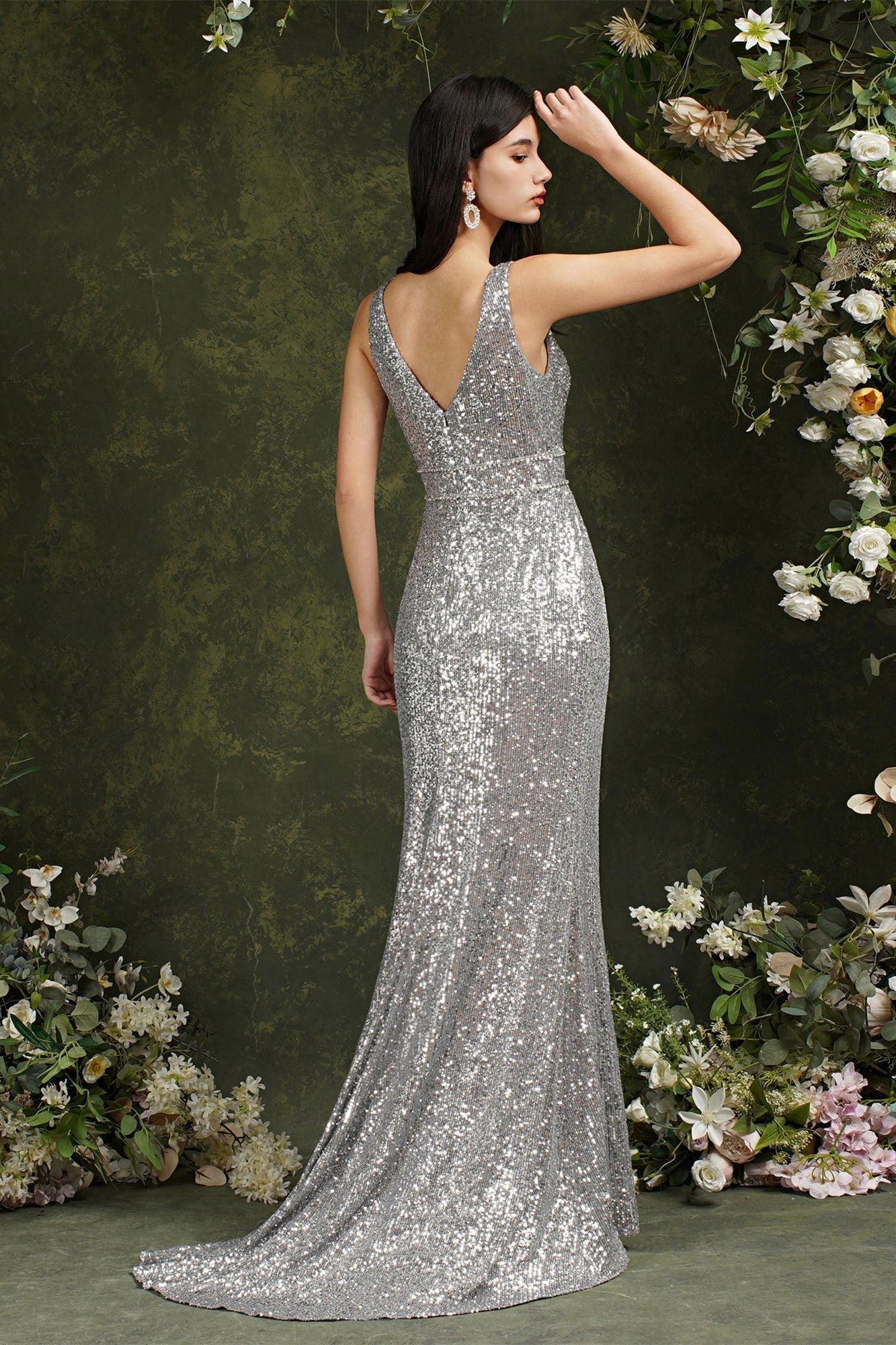 Vestido de dama de honor/graduación con lentejuelas, escote en V, tirantes anchos y sirena brillante con abertura lateral