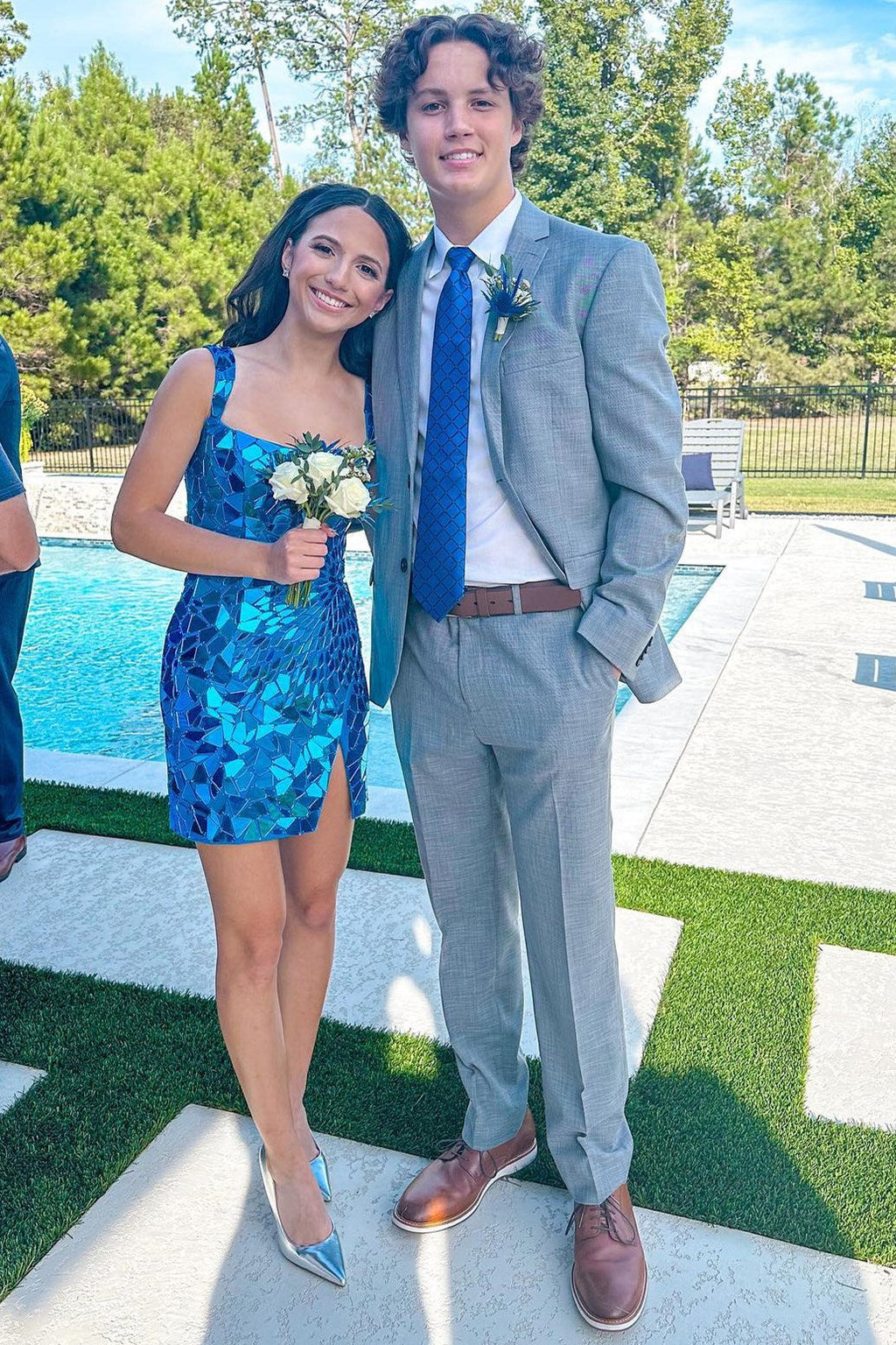 Luz | Glitzerndes, silbernes, spiegelglattes, kurzes Homecoming-Kleid mit U-Ausschnitt