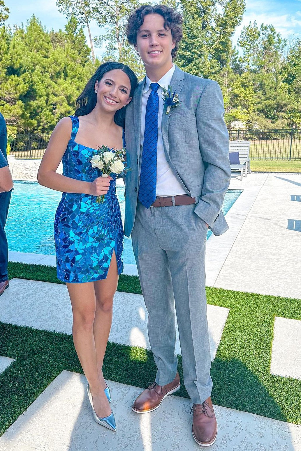 Luz | Glitzerndes, silbernes, spiegelglattes, kurzes Homecoming-Kleid mit U-Ausschnitt