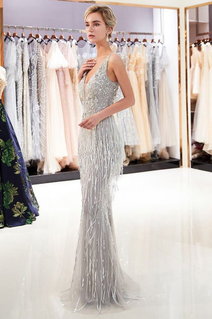 Glitzerndes Meerjungfrau-Abschlussballkleid mit V-Ausschnitt und Quasten, Pailletten