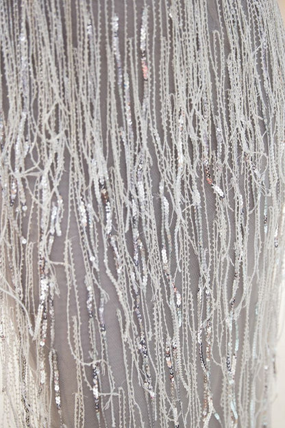 Glitzerndes Meerjungfrau-Abschlussballkleid mit V-Ausschnitt und Quasten, Pailletten
