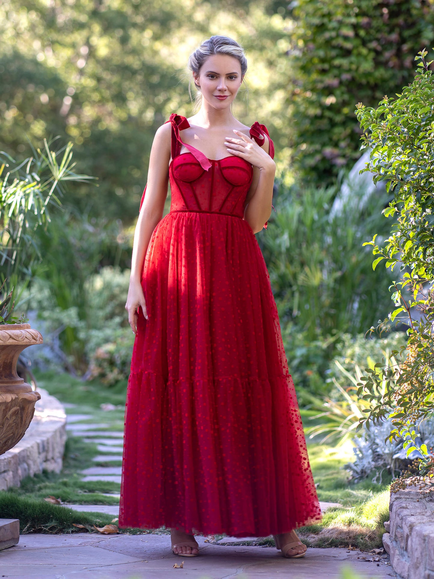 Maxi-Ballkleid aus gepunktetem Tüll mit Korsett
