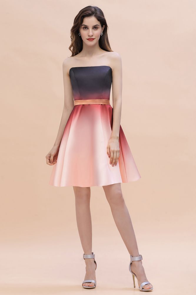 Trägerloses Mini-Partykleid aus Satin mit Farbverlauf, knielanges Homecoming-Kleid