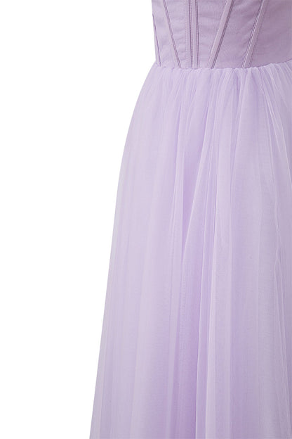 Trägerloses, bauschiges Midi-Tüllkleid