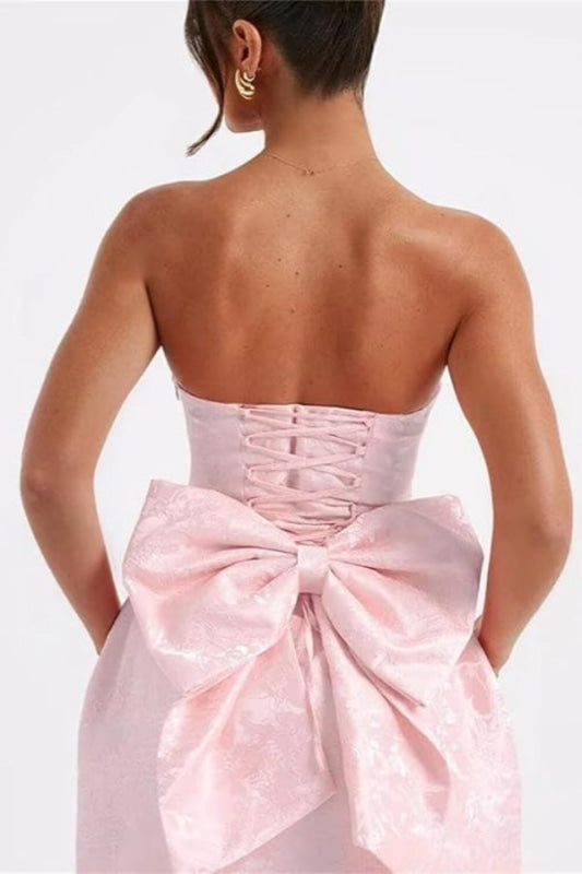 Minivestido elegante de satén fruncido sin mangas con estampado floral de jacquard y lazo para la fiesta de bienvenida