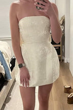 Minivestido elegante de satén fruncido sin mangas con estampado floral de jacquard y lazo para la fiesta de bienvenida