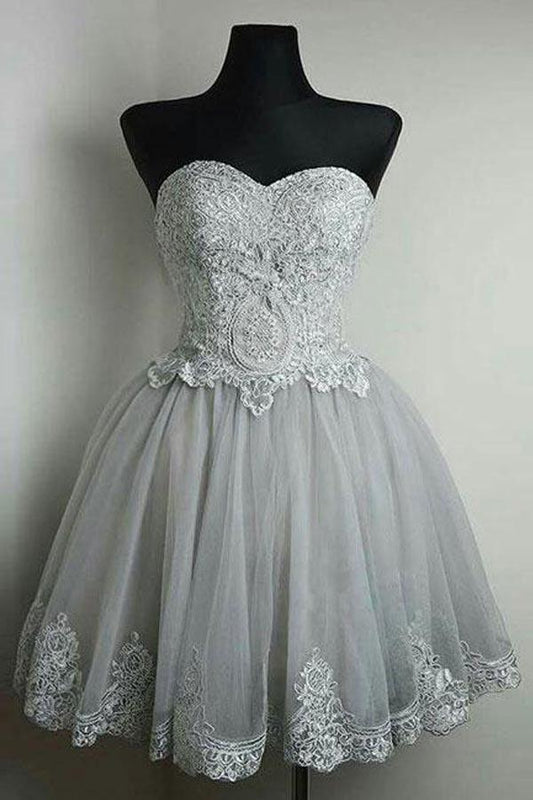 Trägerloses, herzförmiges, graues Homecoming-Kleid mit Spitzenapplikationen PD169
