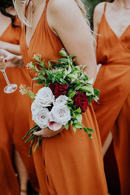 Träger A-Linie V-Ausschnitt Orange Chiffon Brautjungfernkleid mit Schlitz BD064