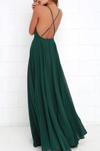 Vestido largo de dama de honor con tirantes en verde oscuro y espalda cruzada BD076