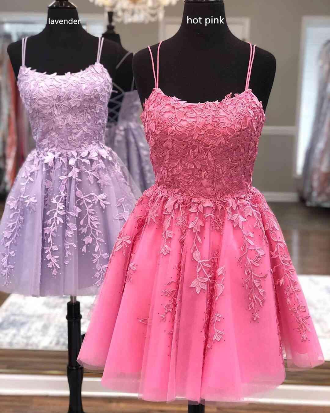 Vestido de fiesta corto azul con tirantes y apliques de encaje PD424