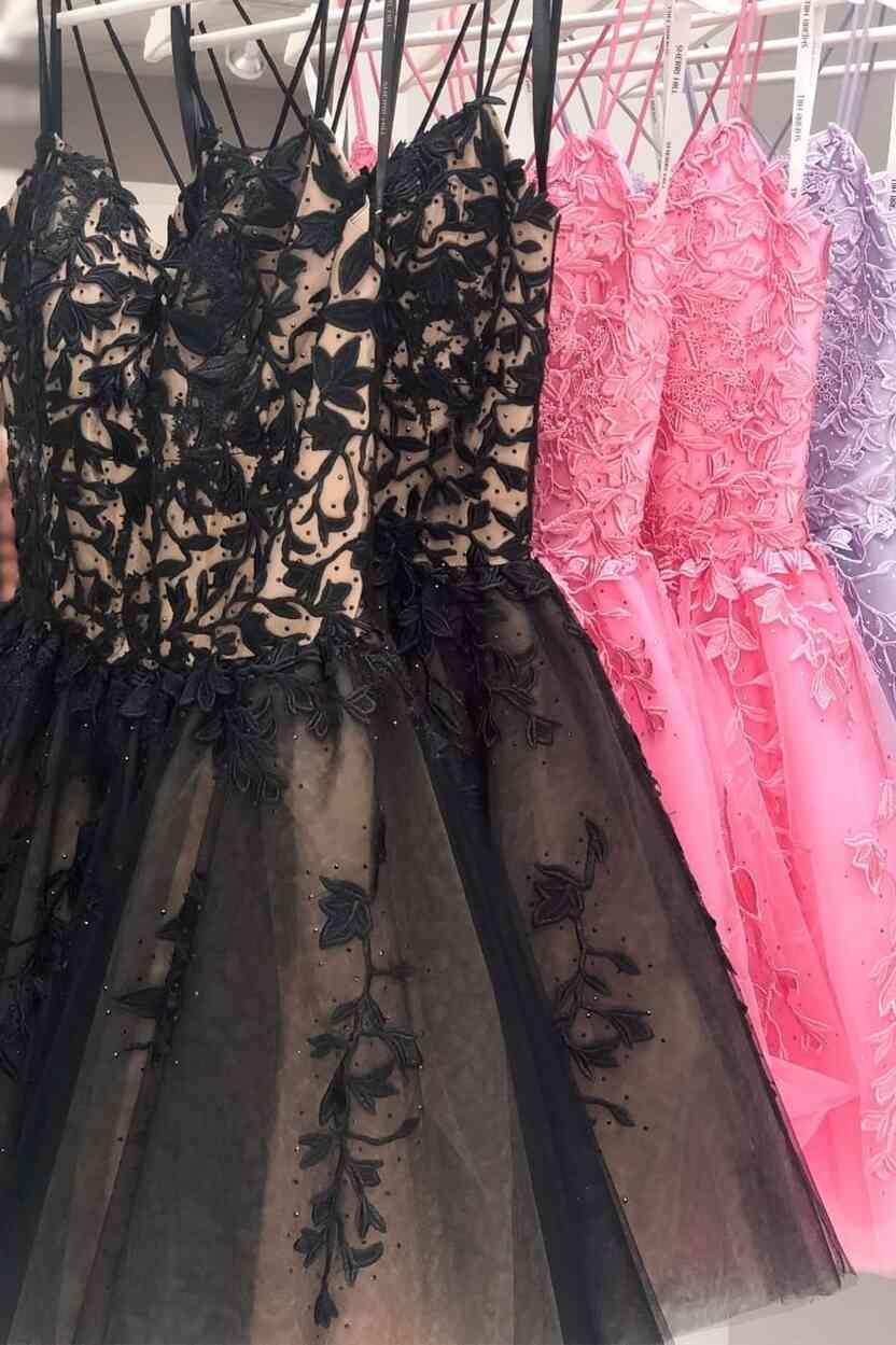 Vestido de fiesta corto azul con tirantes y apliques de encaje PD424