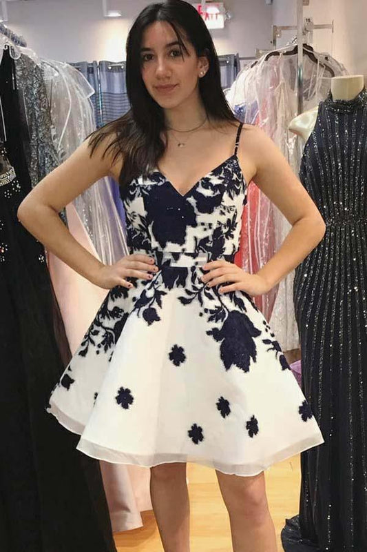 Trägerloses weißes Organza-Heimkehrkleid mit Spitzenapplikationen PD031