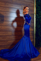 Atemberaubendes Neckholder-Abendkleid in Königsblau aus Satin im Meerjungfrauen-Stil